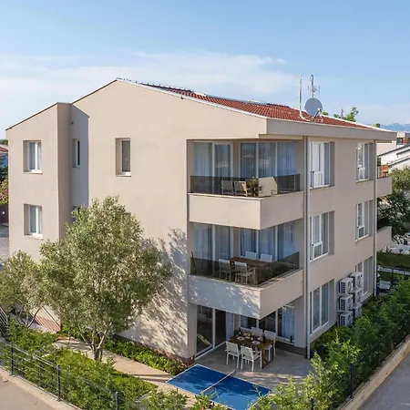 Appartement 1 Bedroom Awesome In *
