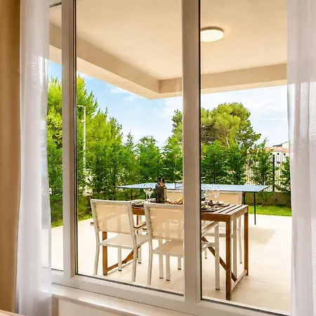 Appartement 1 Bedroom Awesome In *